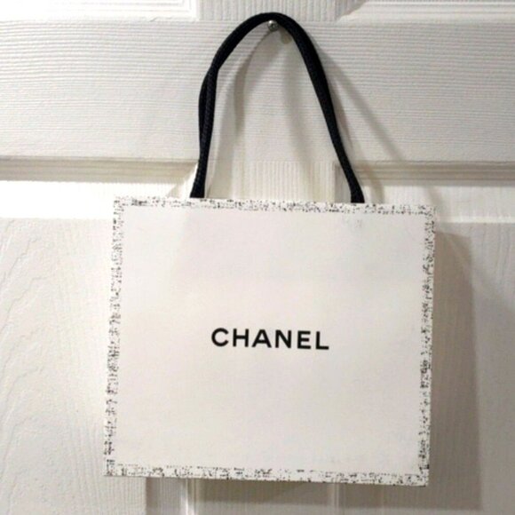 CHANEL Luxury Camellia Paper Shopping Bag – Authentic White & Black 8.5x7.5x3.5 - Picture 3 of 17